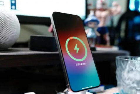 荣邦乡苹果15换屏服务分享用什么充电器给iPhone15充电更好 